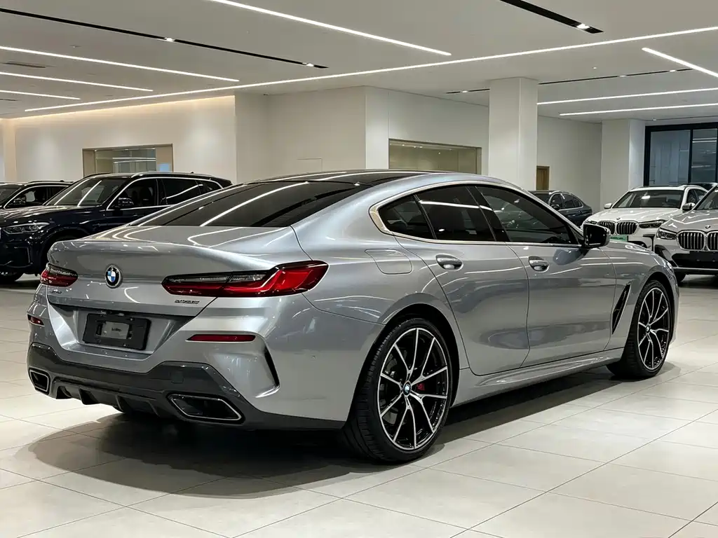 BMW 8 Series — миниатюра 4