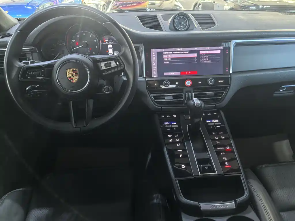 PORSCHE MACAN