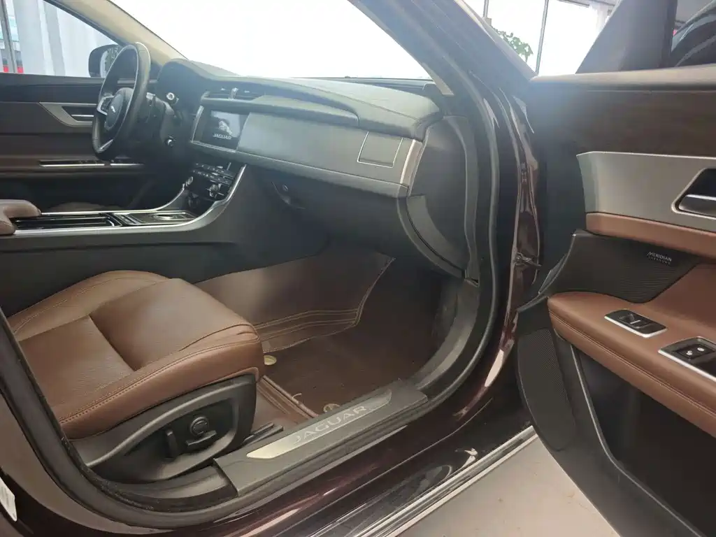 Jaguar XFL — миниатюра 16