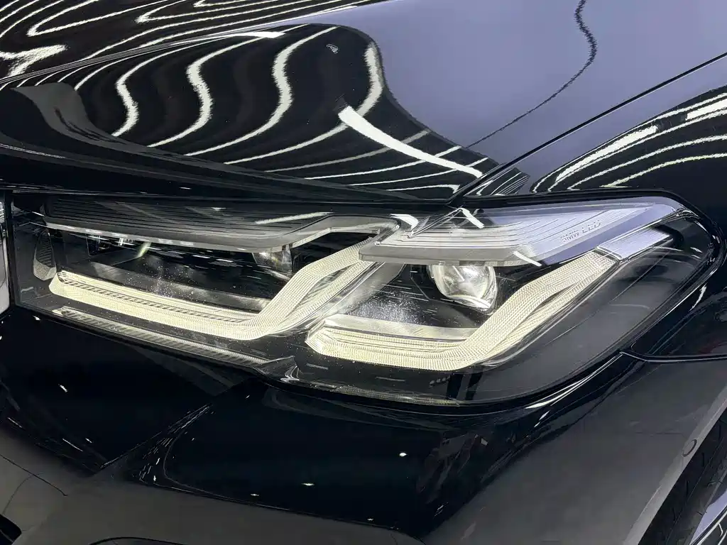 BMW 5 Series — миниатюра 13