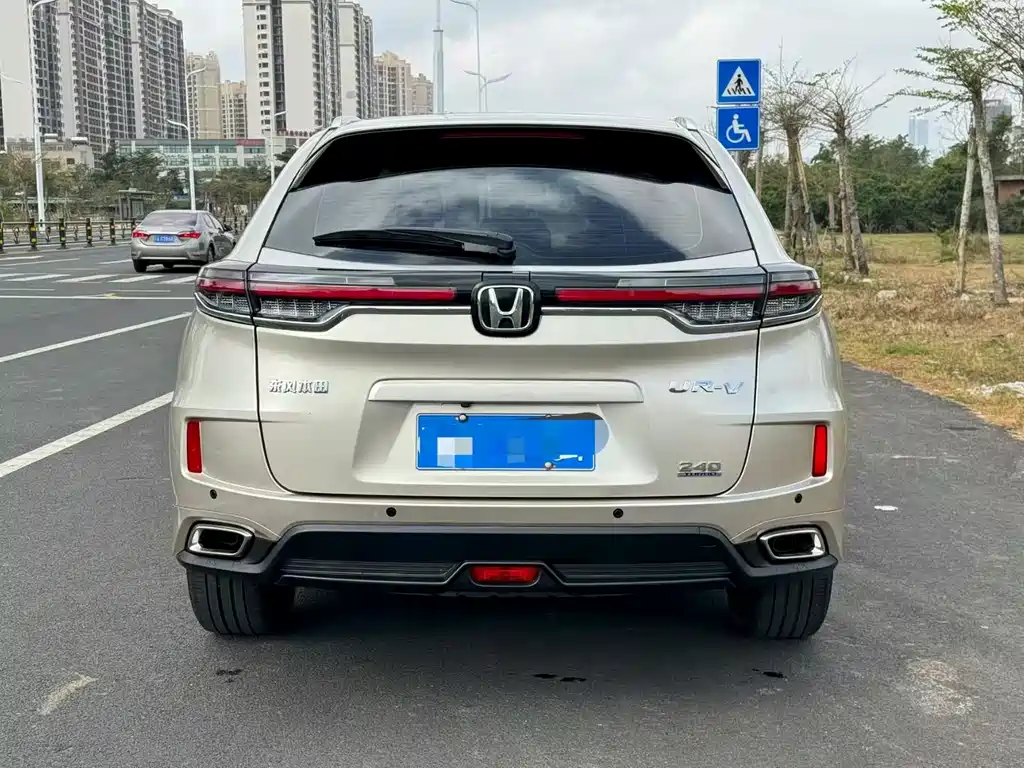 HONDA UR V