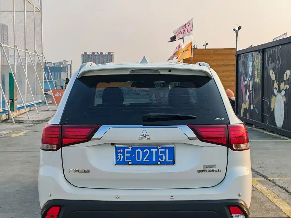 Mitsubishi Outlander — миниатюра 6