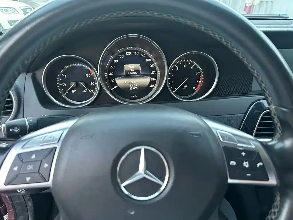 Mercedes-Benz C-Class — миниатюра 8