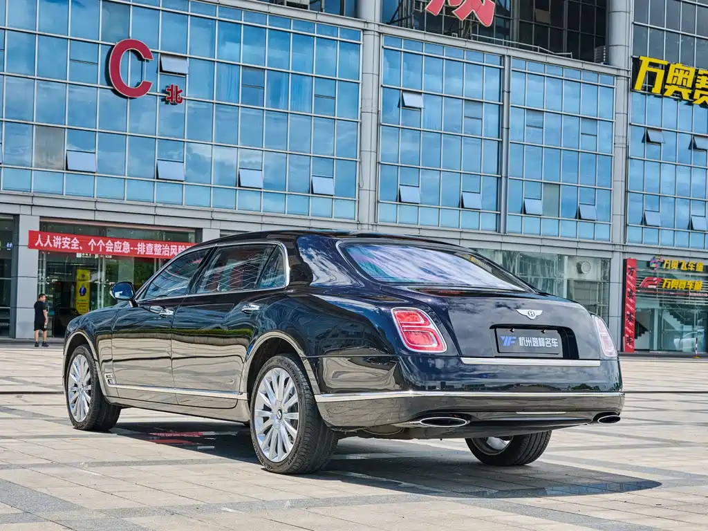 Bentley Mulsanne 6.8T Long Wheelbase Edition, фото 7