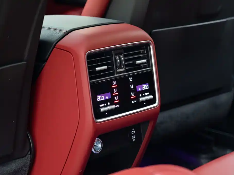 Porsche Cayenne — миниатюра 12