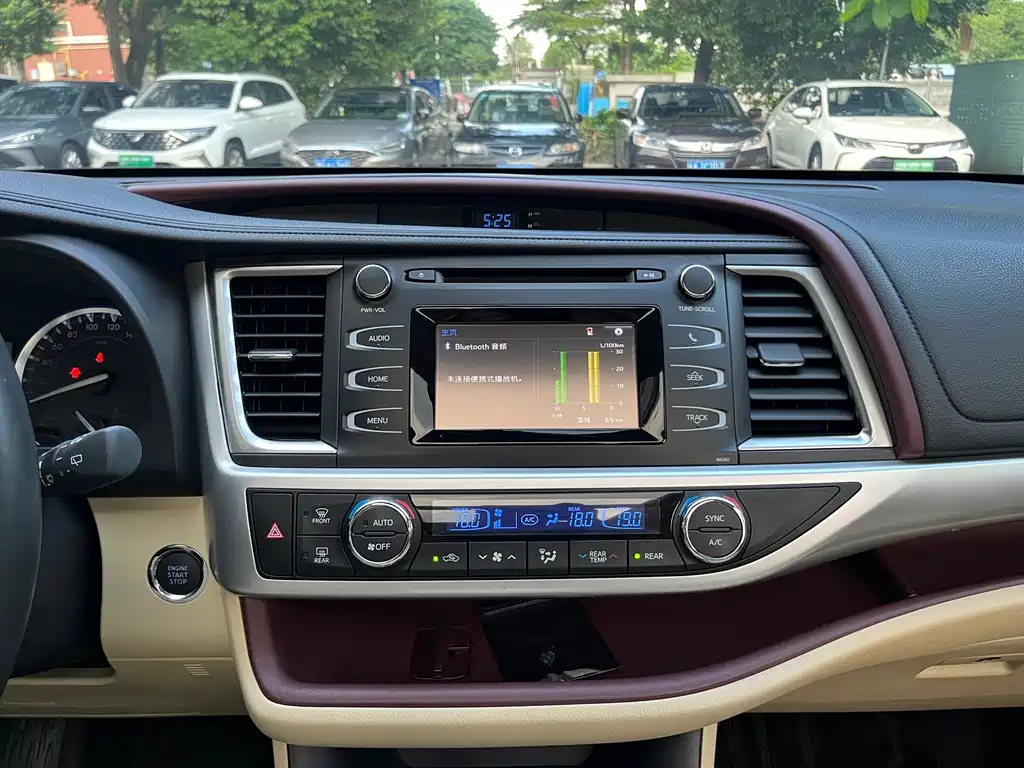 Toyota Highlander — миниатюра 16