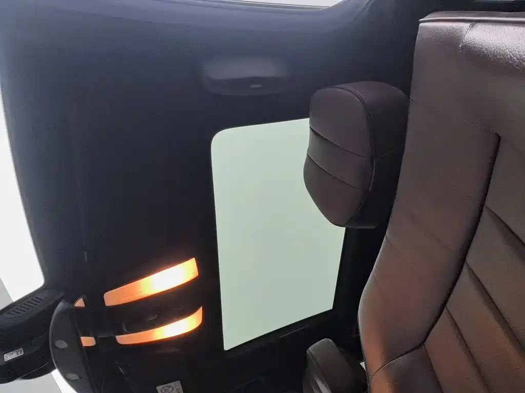 Mercedes-Benz E-Class — миниатюра 14