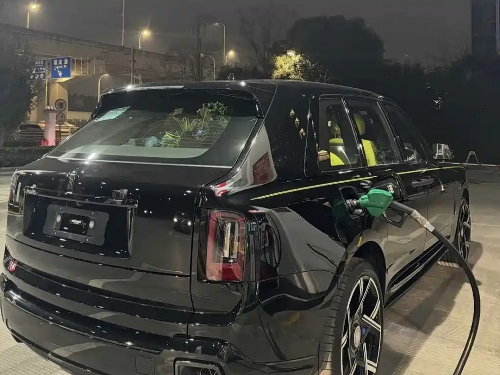 Rolls-Royce Cullinan — миниатюра 2