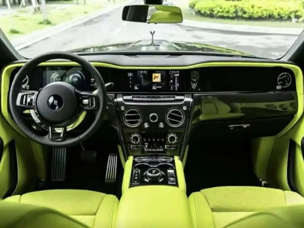 Rolls-Royce Cullinan — миниатюра 3