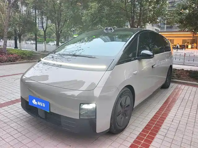 Li Auto IDEAL MEGA 2024