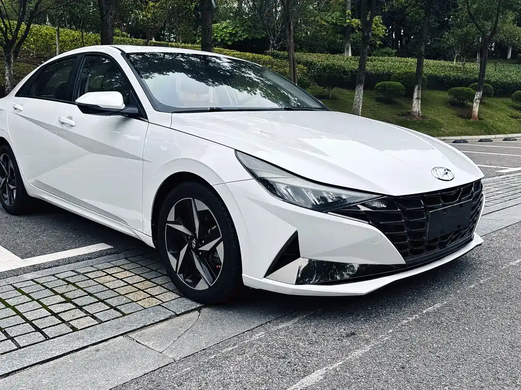 Hyundai Elantra — миниатюра 3