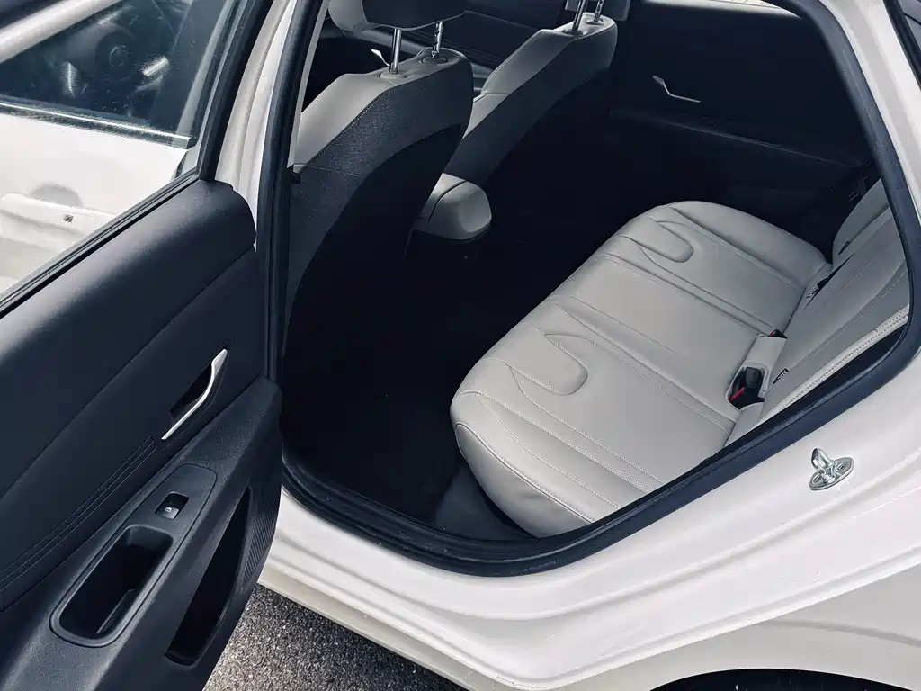 Hyundai Elantra — миниатюра 21