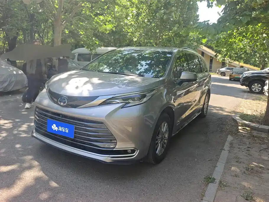 Toyota Sienna 2023