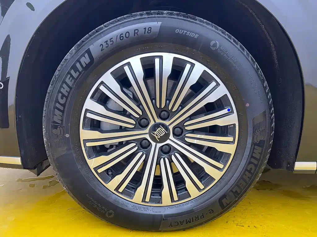 BYD Xia — миниатюра 9
