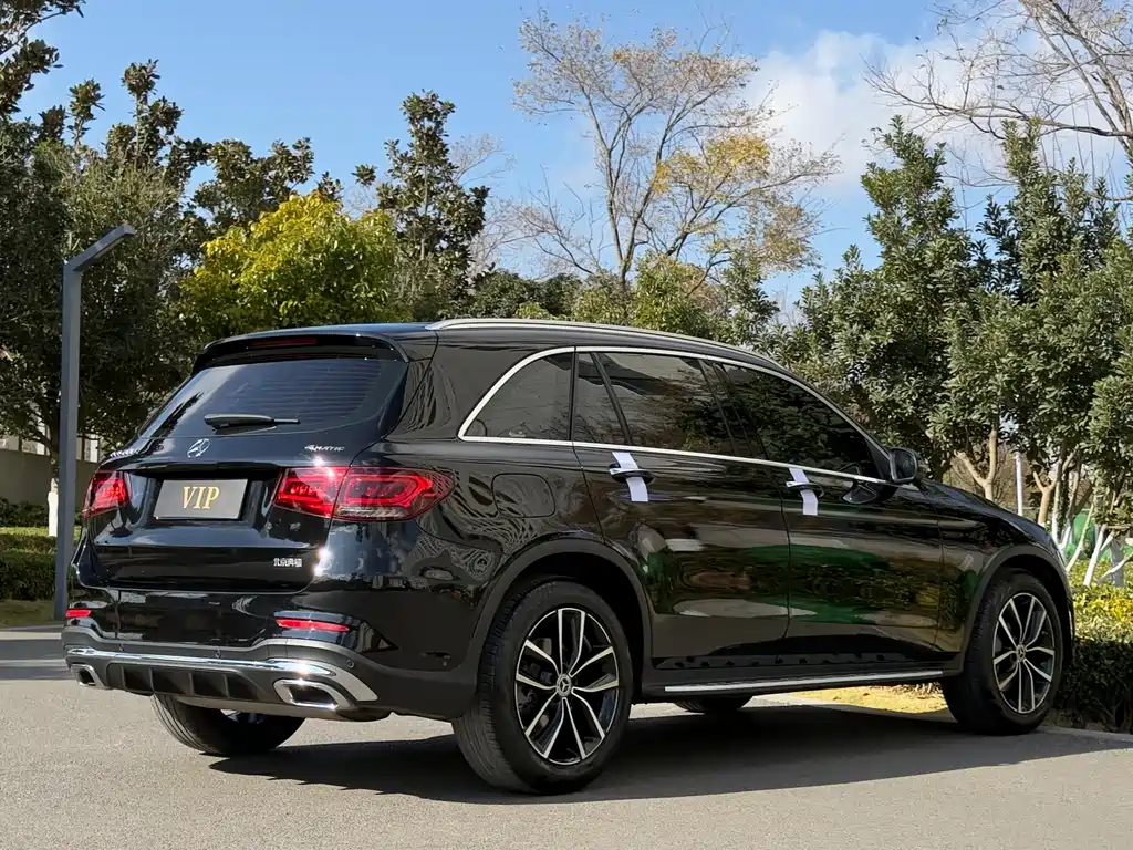 MERCEDES-BENZ GLC