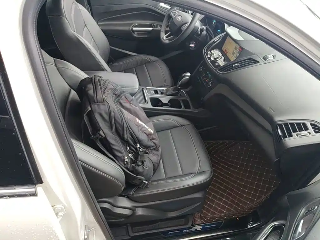 Ford Kuga — миниатюра 25
