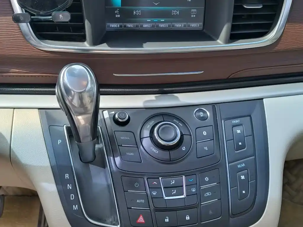 Buick GL8 — миниатюра 12