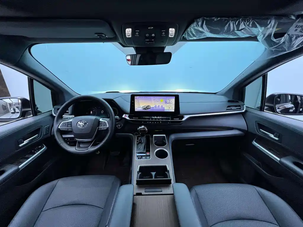 Toyota Granvia — миниатюра 8