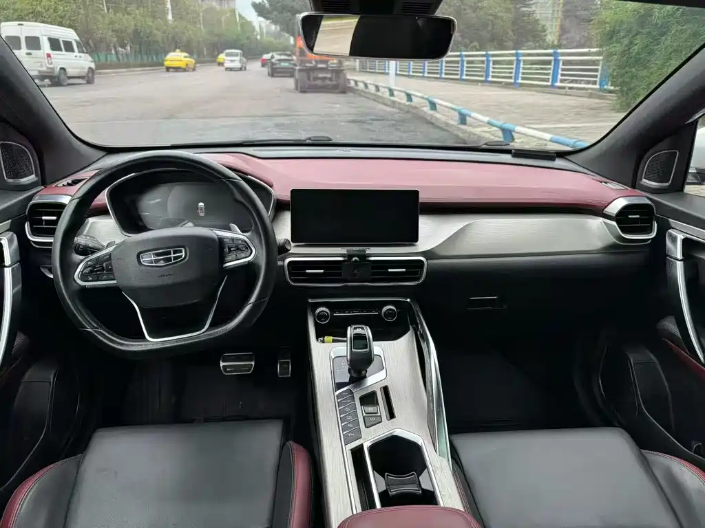 Geely Binyue — миниатюра 7