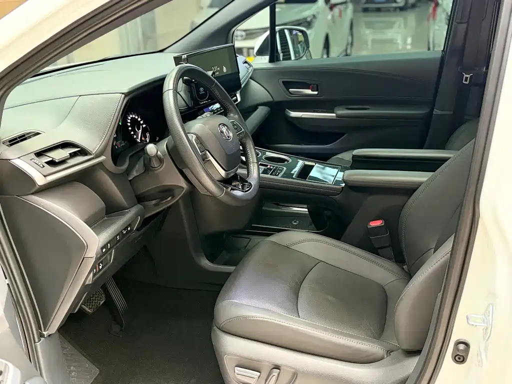 Toyota Sienna — миниатюра 4