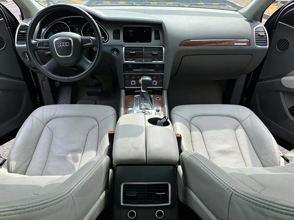 Audi Q7 2011 3.0 TFSI (200kW