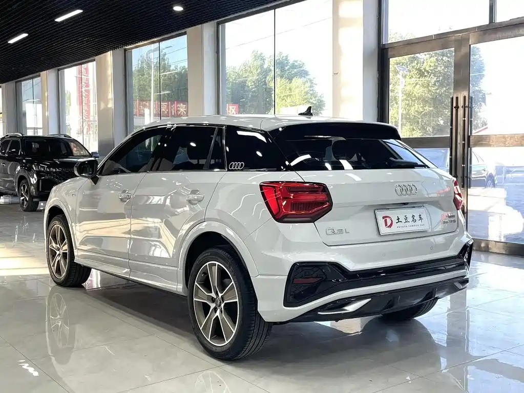 Audi Q2L 2022 35 TFSI Fashion