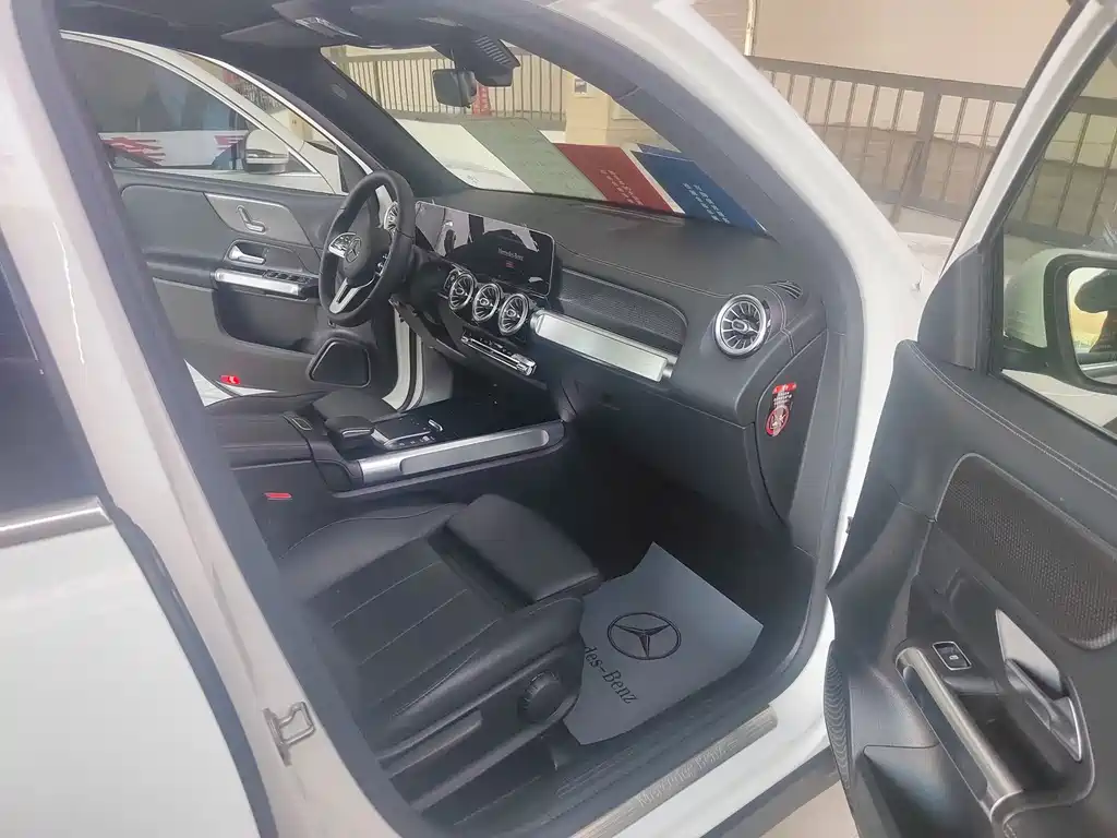 MERCEDES-BENZ GLB