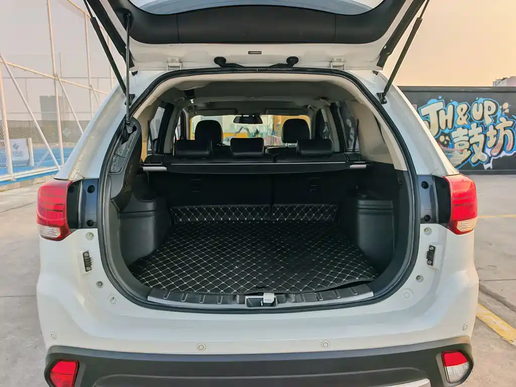 Mitsubishi Outlander — миниатюра 8