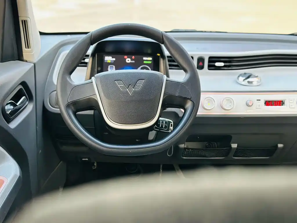 Wuling MINIEV — миниатюра 5
