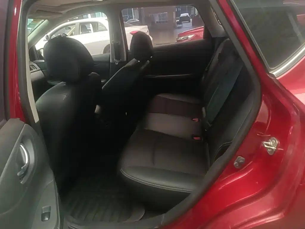Nissan Tiida — миниатюра 17