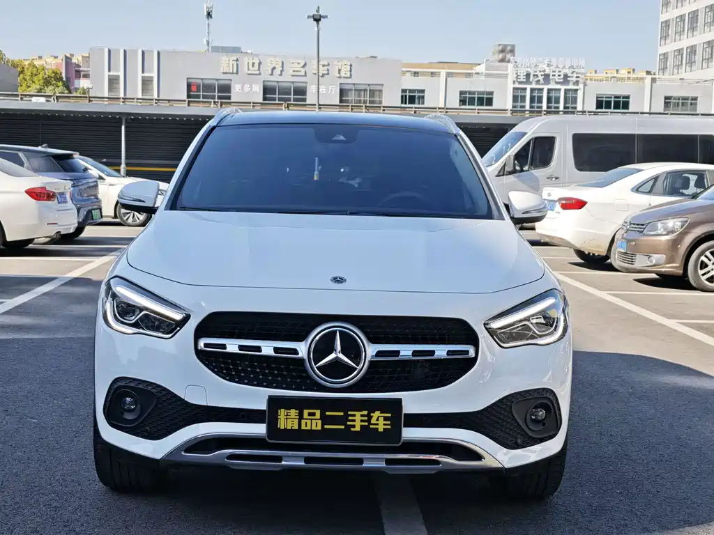 MERCEDES-BENZ GLA