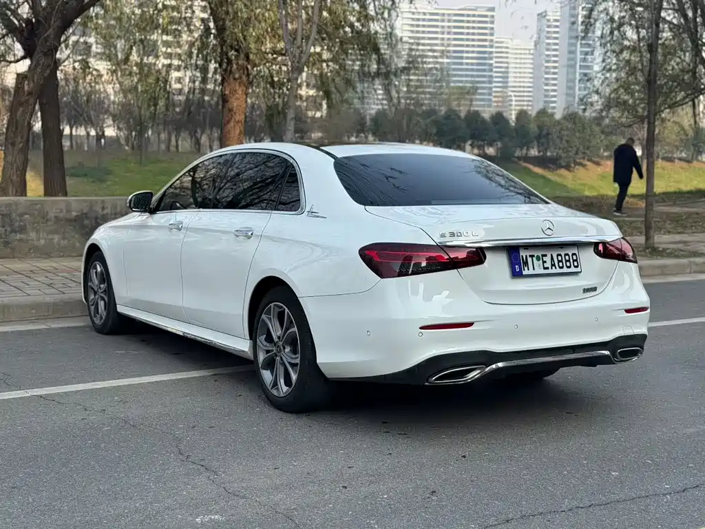 MERCEDES-BENZ E CLASS