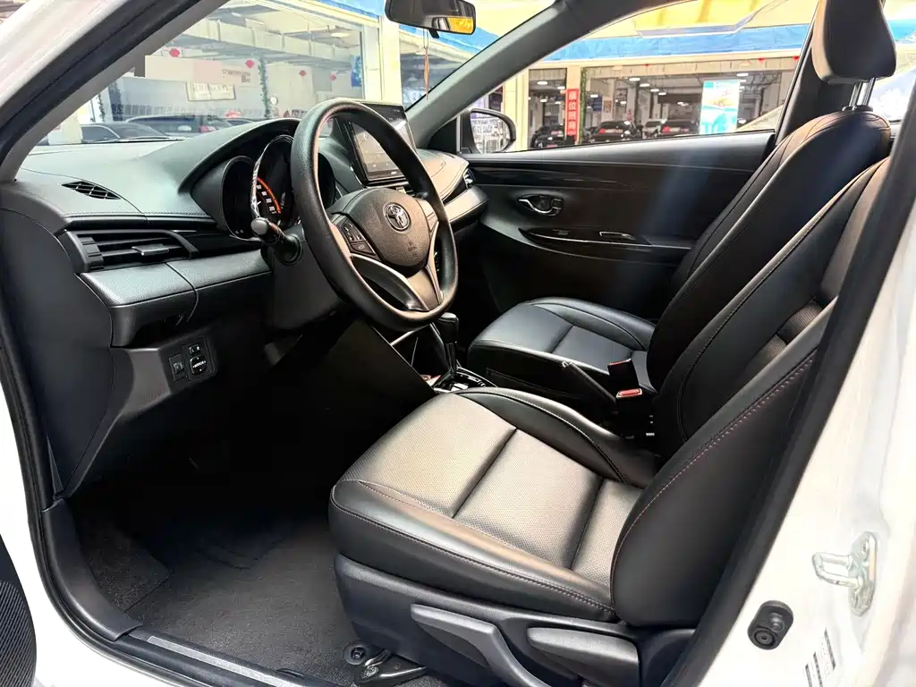 Toyota Yaris L — миниатюра 3