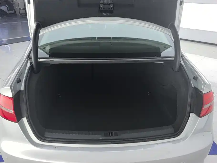 Audi A4L — миниатюра 4