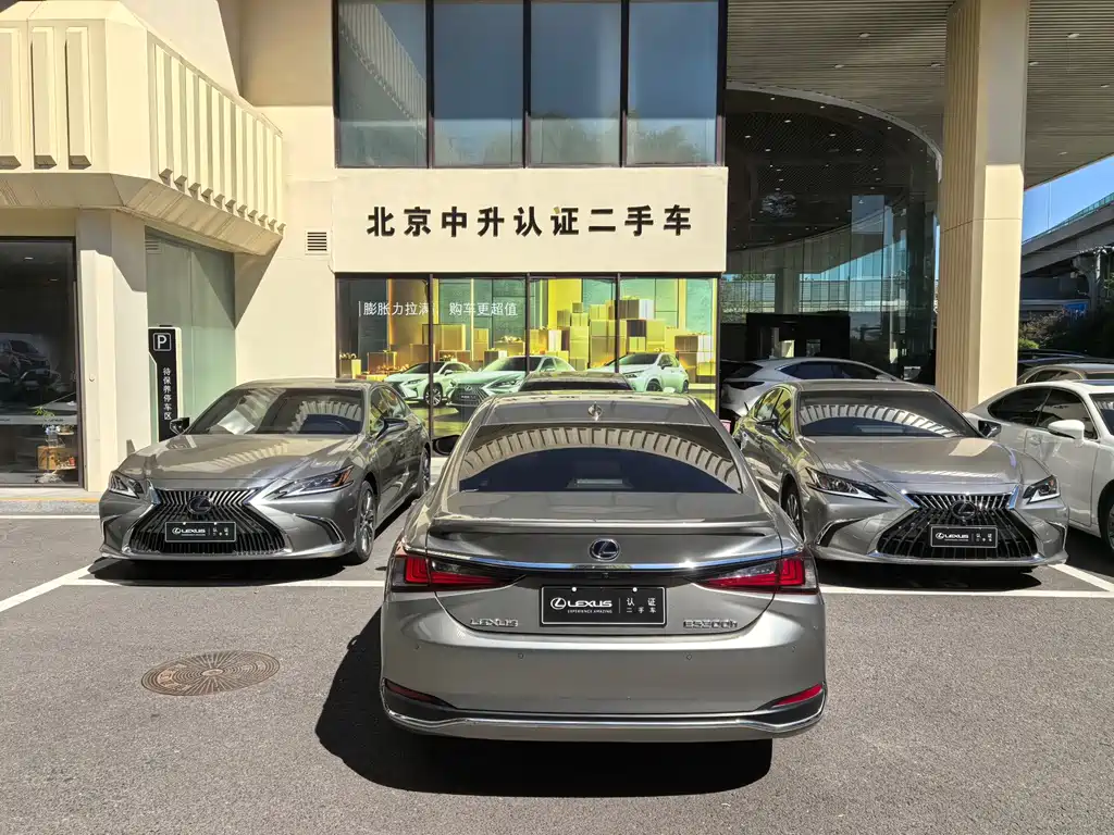 Lexus ES — миниатюра 10