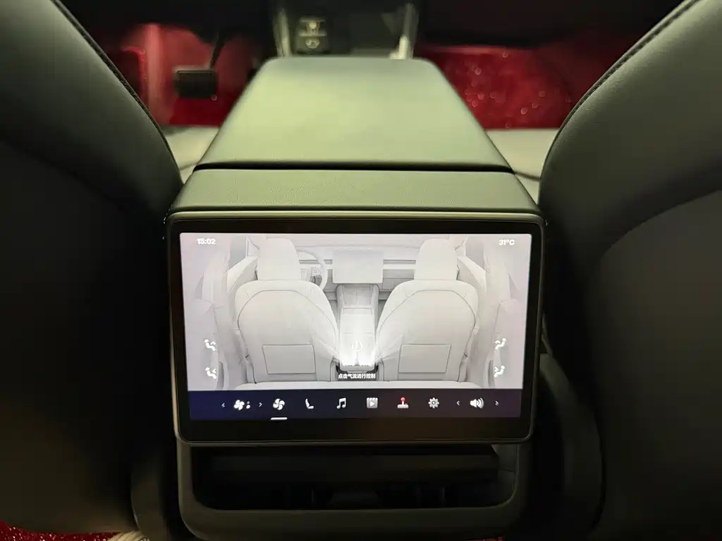 Tesla Model 3 — миниатюра 11
