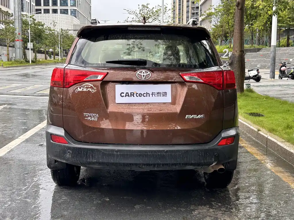 Toyota RAV4 — миниатюра 5
