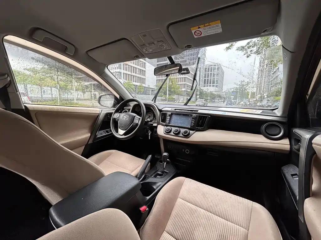 Toyota RAV4 — миниатюра 9