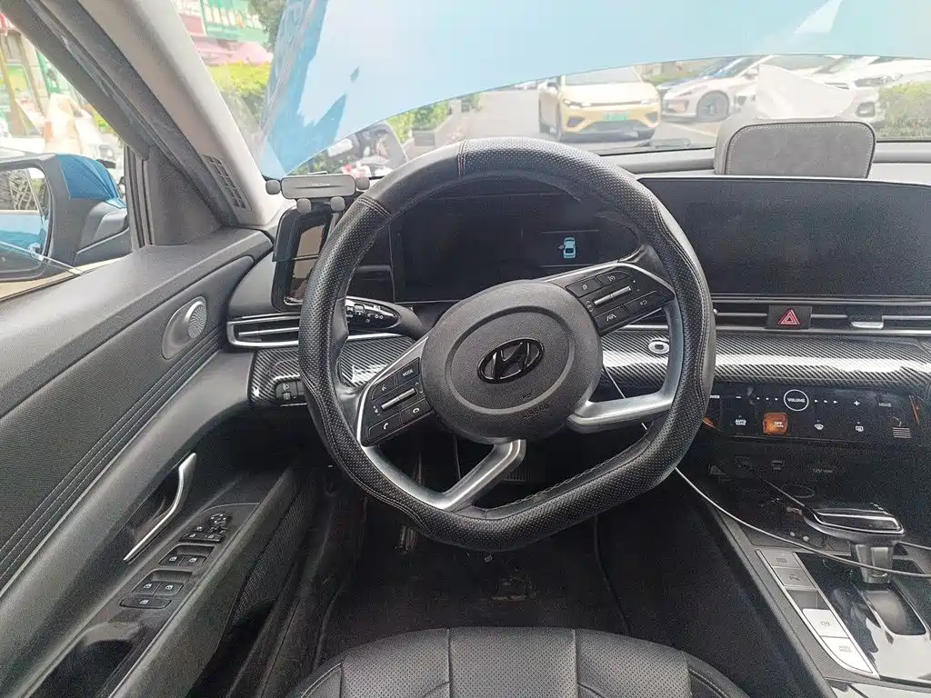 Hyundai Elantra — миниатюра 3
