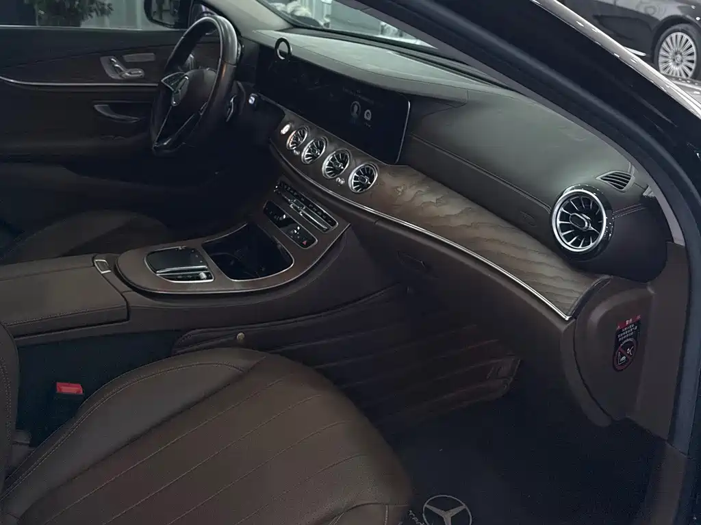 Mercedes-Benz E-Class — миниатюра 20