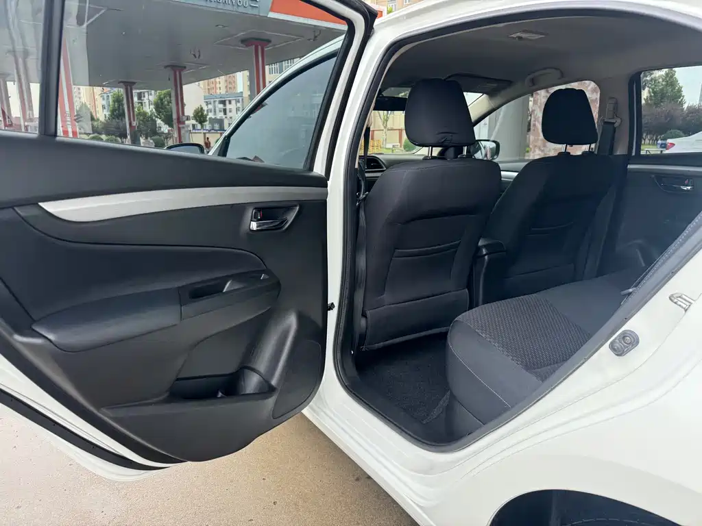 Suzuki Alivio — миниатюра 11