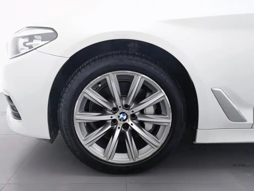 BMW 5 Series — миниатюра 17
