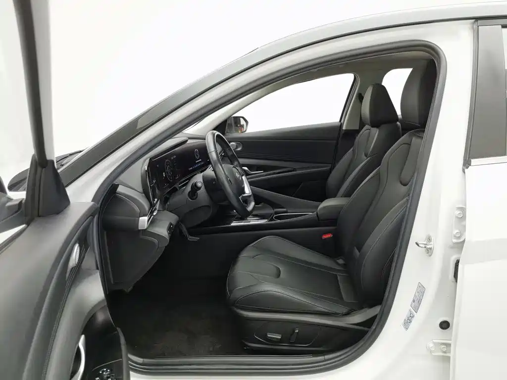 Hyundai Elantra — миниатюра 10