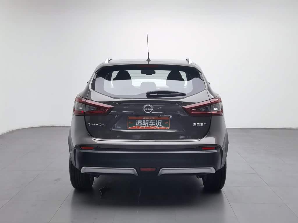 Nissan Qashqai 2.0 л 2024 г. шампань/коричневый, пробег 29500 км