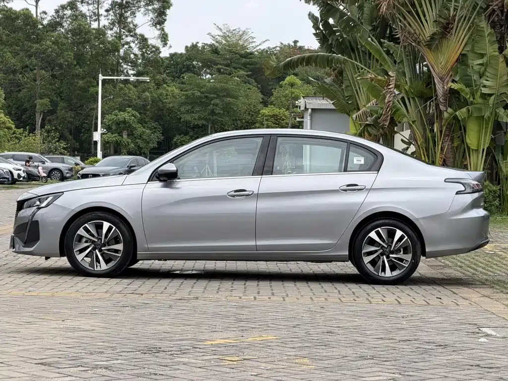 Peugeot 408 — миниатюра 9