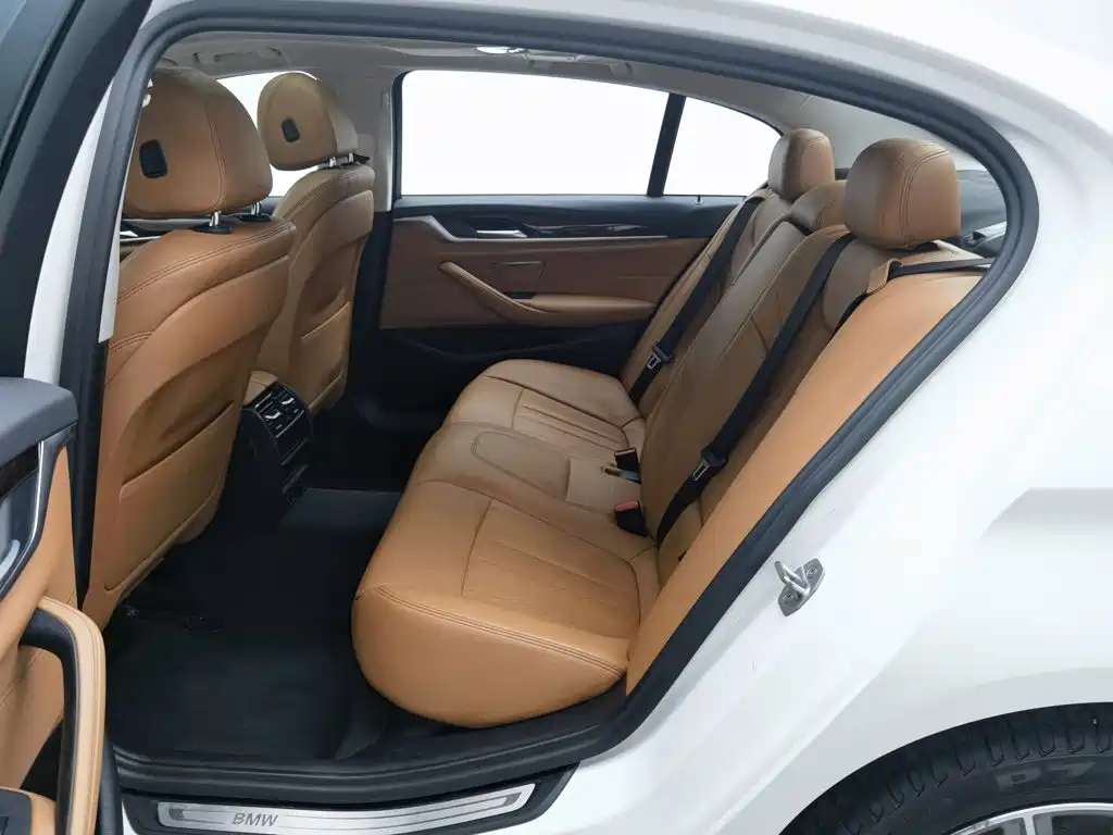 BMW 5 Series — миниатюра 15