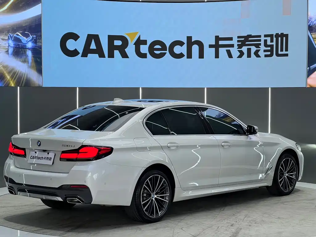 BMW 5 Series — миниатюра 8