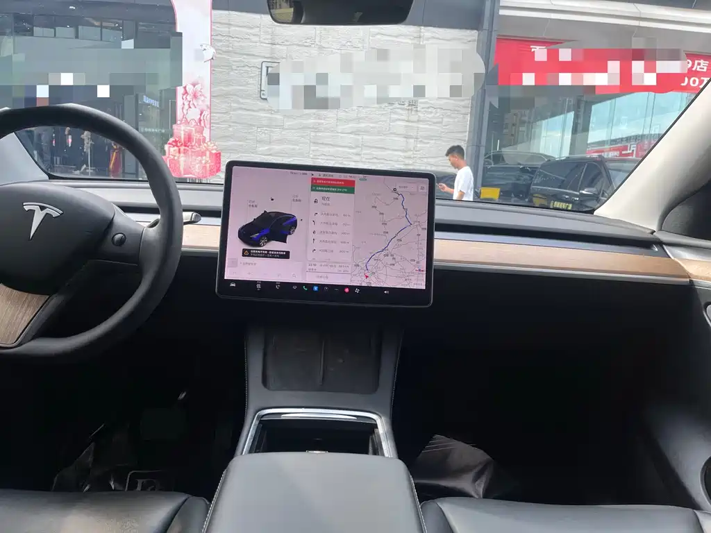 Tesla Model Y — миниатюра 7
