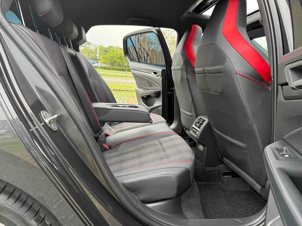 Volkswagen Golf GTI — миниатюра 14