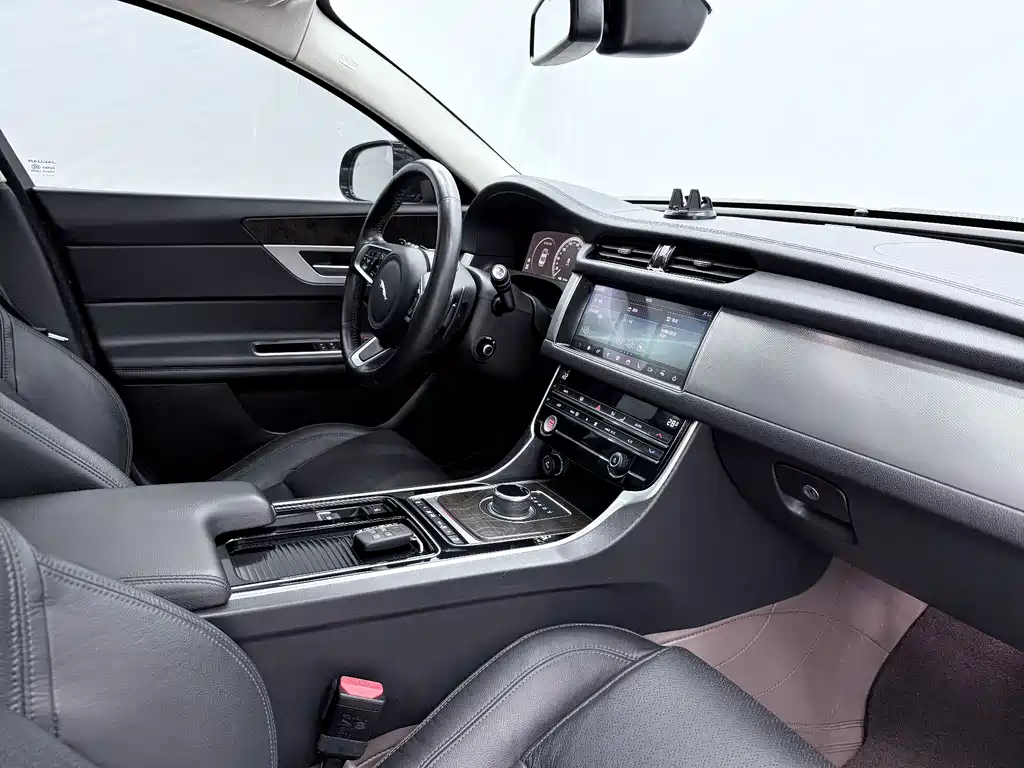 Jaguar XFL 2021 XFL 2.0T P250 Sport
